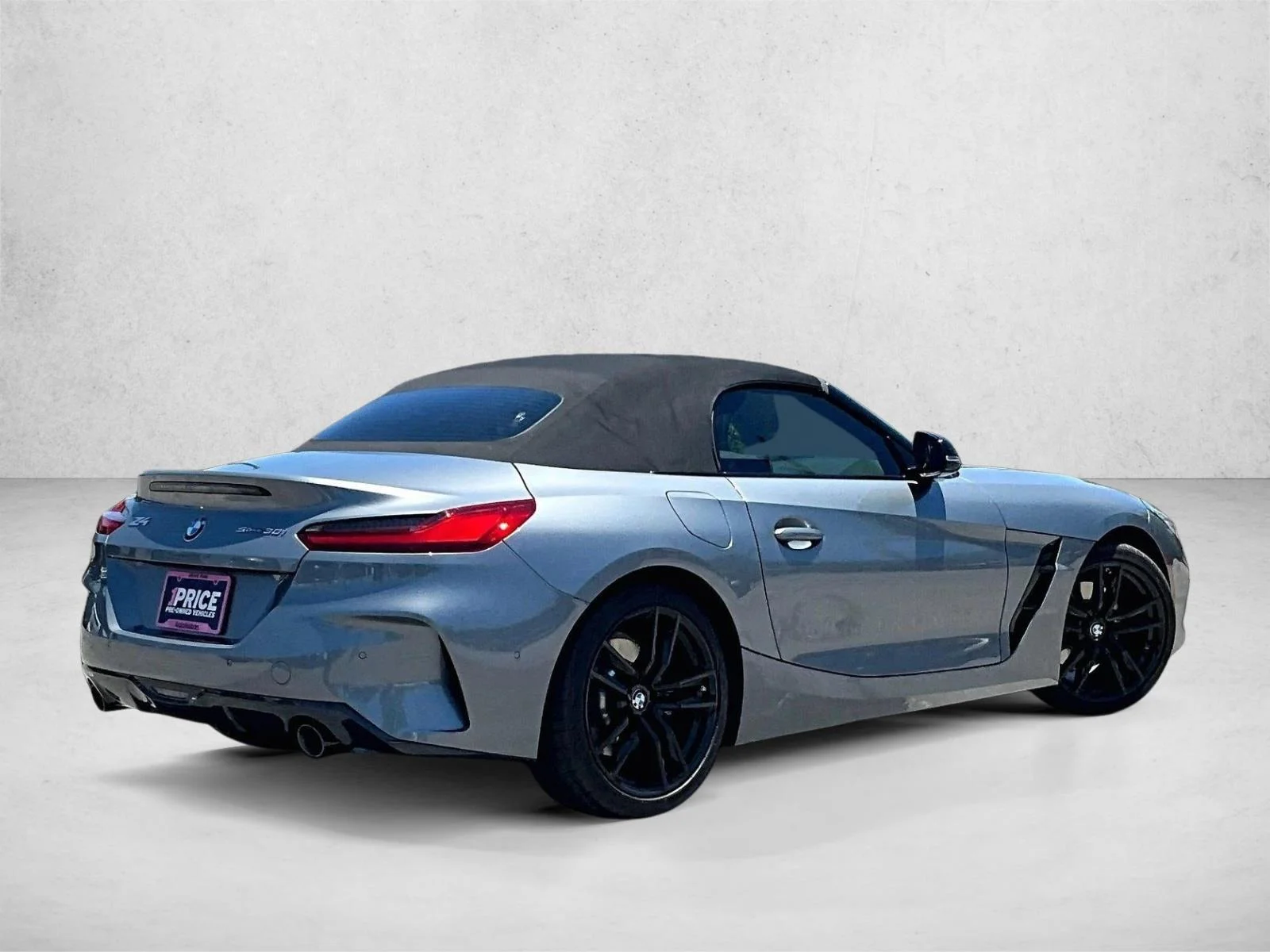 Used 2023 Skyscraper Grey Metallic BMW sDrive30i image 2