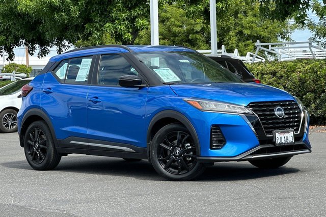 2023 Nissan Kicks SR
