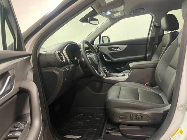 Used 2024 Summit White Chevrolet 3LT image 19