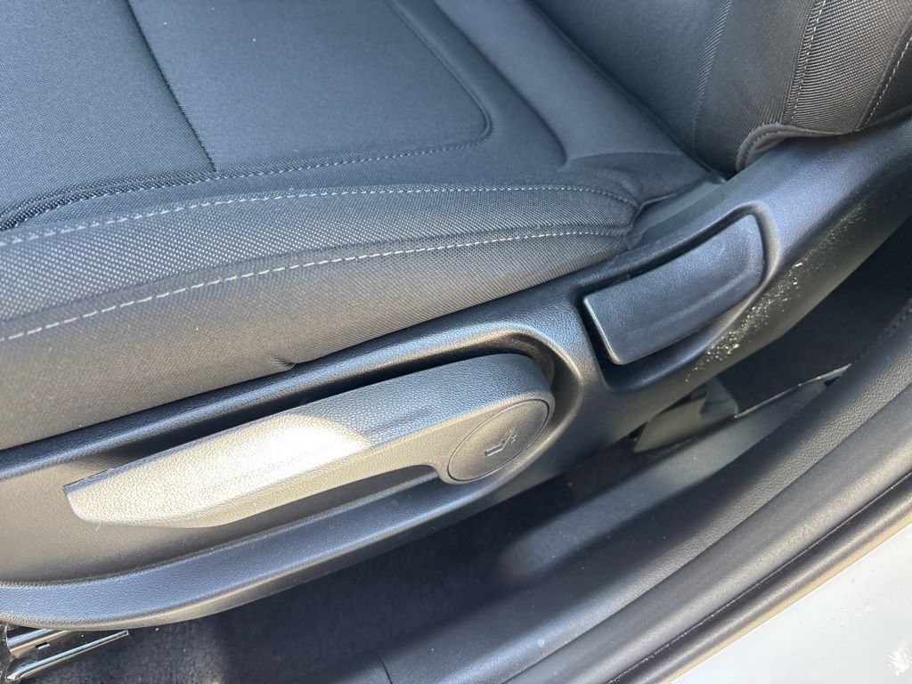 Certified Used 2025 White Hyundai SE image 17