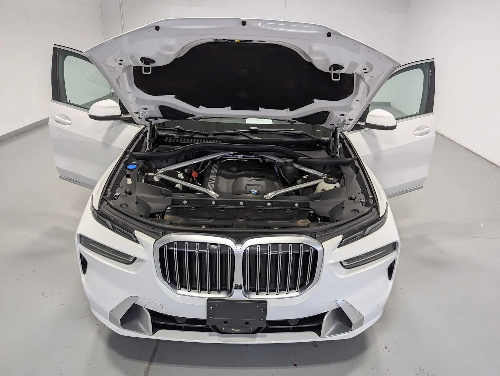 Used 2023 Alpine White BMW xDrive40i image 13