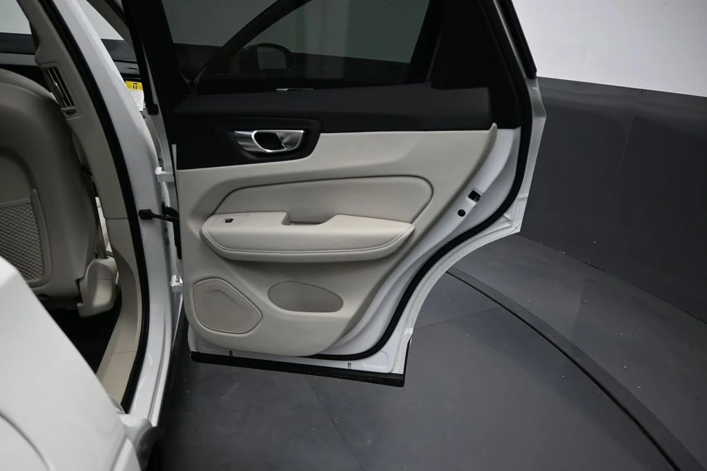 New 2026 Crystal White Volvo T8 Ultra image 15