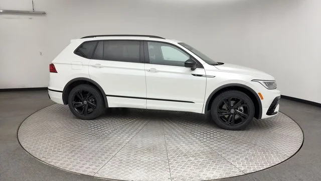 Used 2023 White Volkswagen 2.0T SE R-Line Black image 9