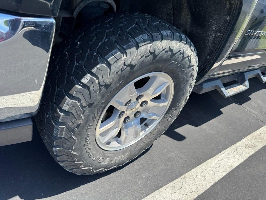 Used 2019 Gray Chevrolet LT image 4