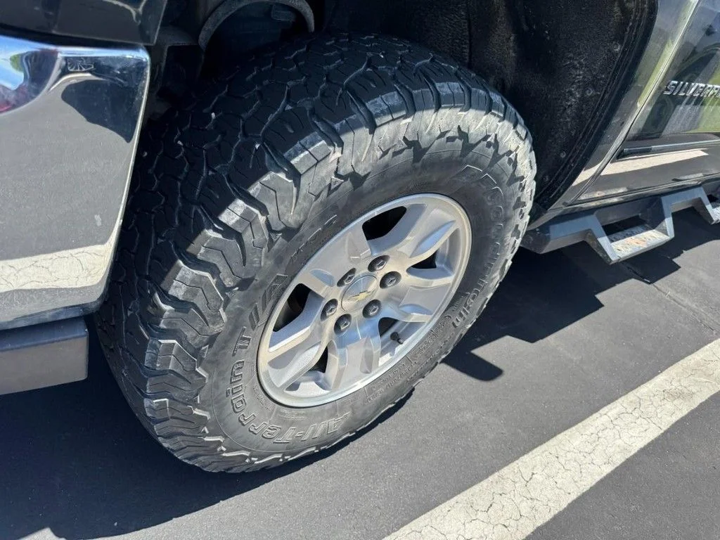Used 2019 Gray Chevrolet LT image 4