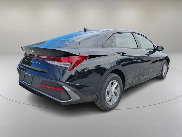 New 2026 Black Hyundai SE image 4
