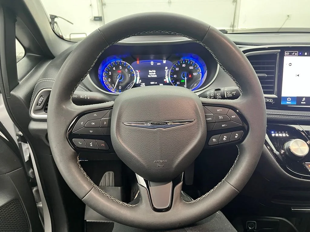 Used 2023 White Chrysler Touring image 21