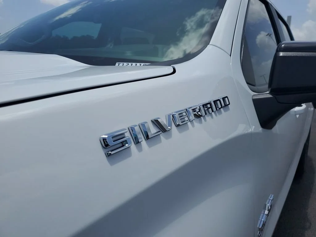 New 2026 Summit White Chevrolet RST image 32
