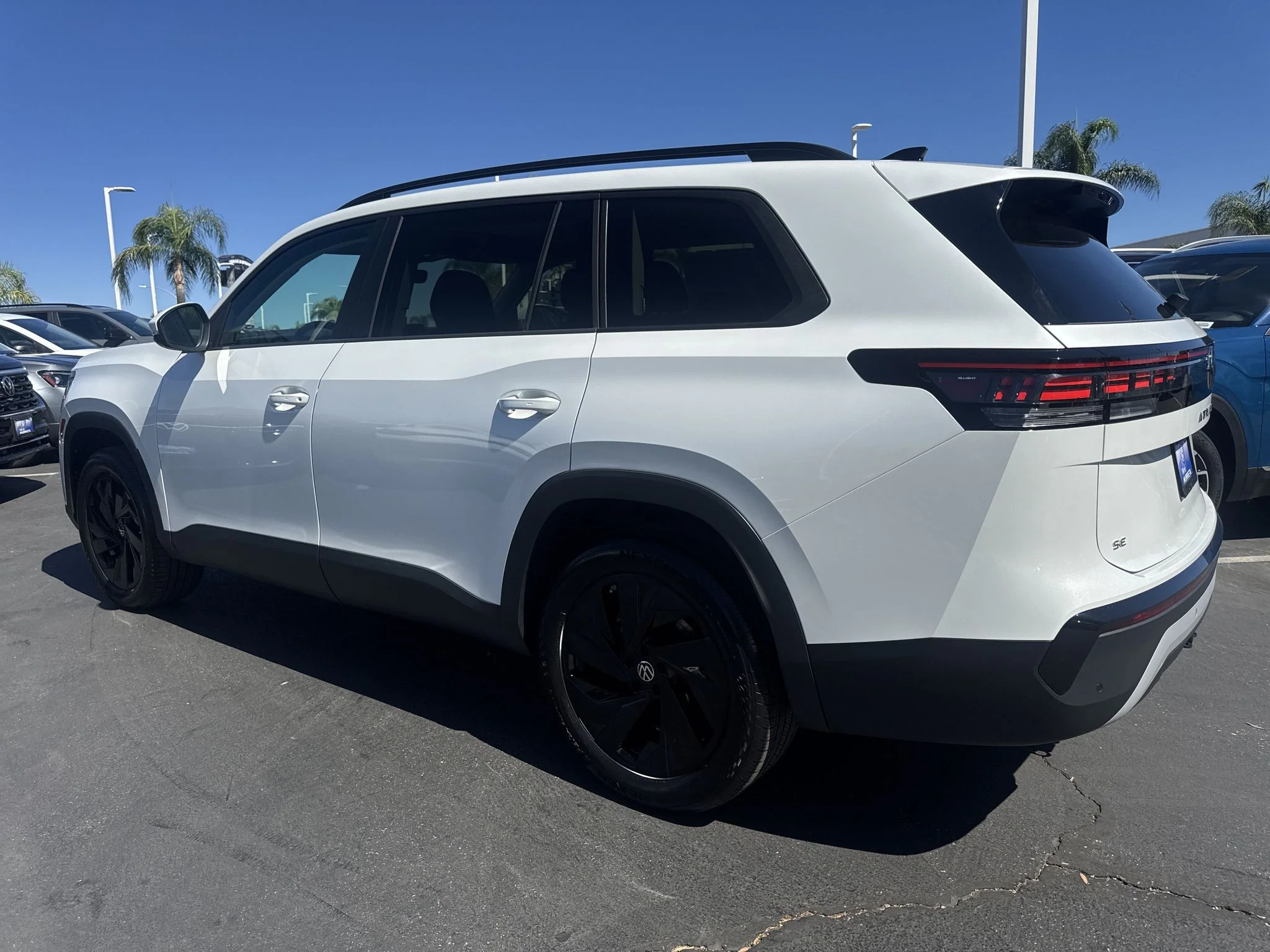New 2027 Opal White Pearl Volkswagen SE w/Technology image 5