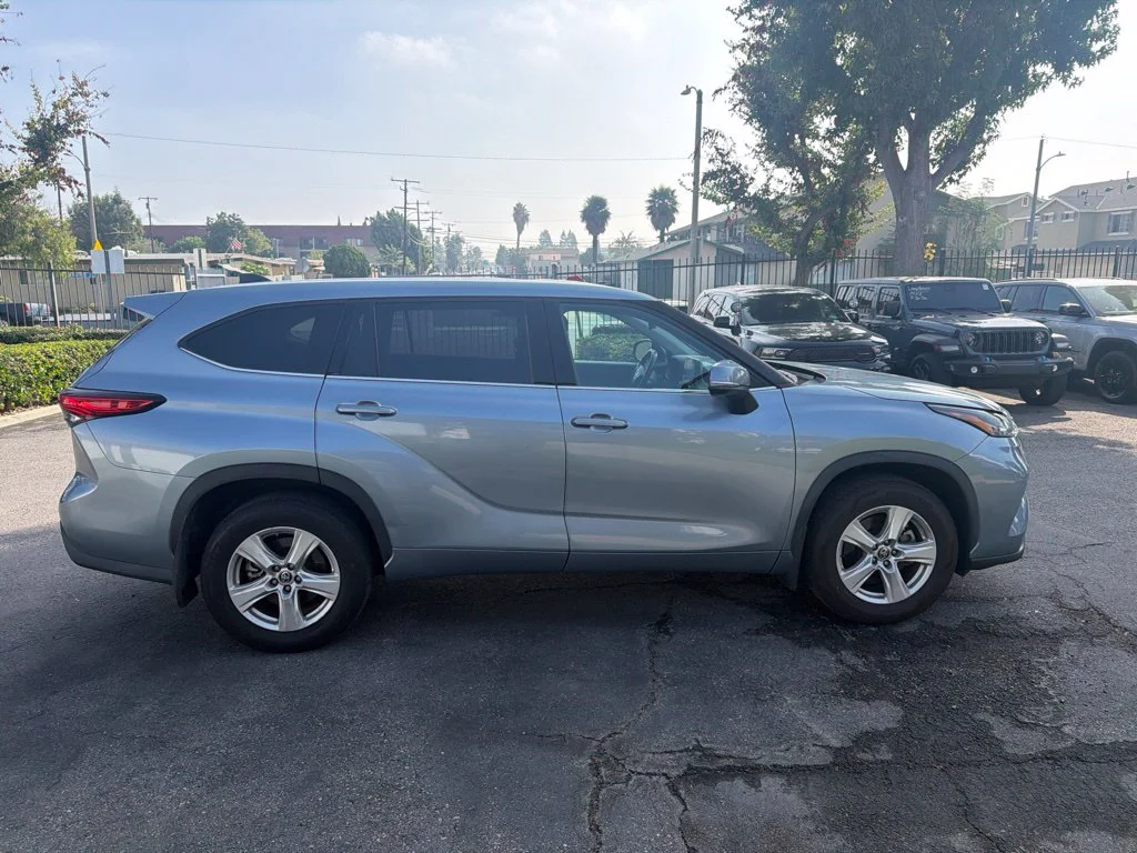 Used 2022  Toyota LE image 6