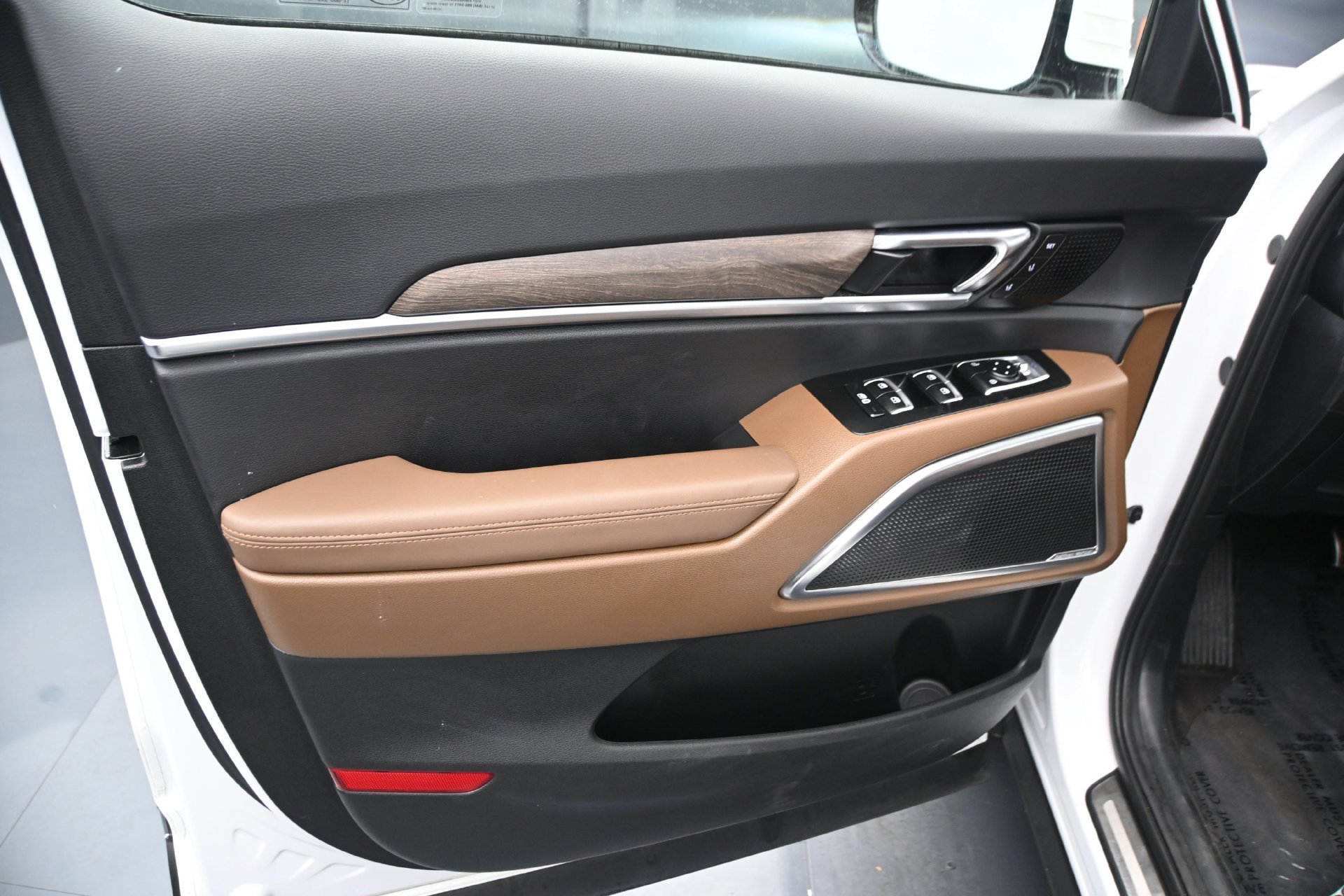 Used 2020 Snow White Pearl Kia SX AWD image 19