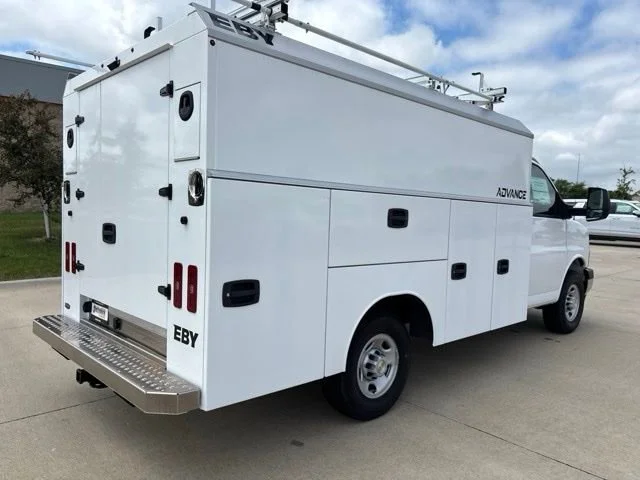 New 2026 Summit White Chevrolet 1WT image 30