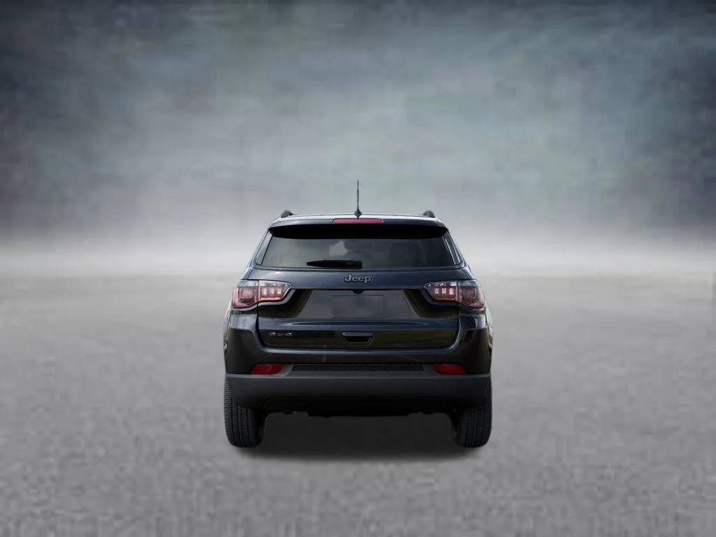 New 2026 Diamond Black Crystal Pearlcoat Jeep Latitude image 7