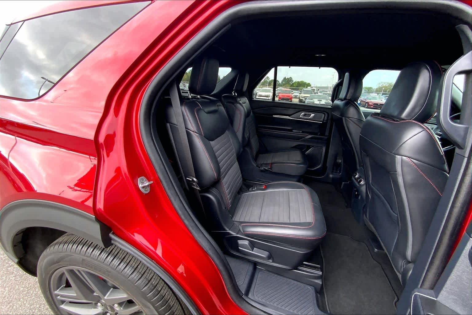 Used 2025 Rapid Red Metallic Tinted Clearcoat Ford ST-Line image 19
