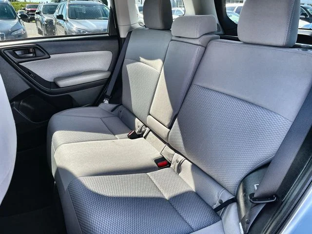 Used 2018 Silver Subaru 2.5i Premium image 26