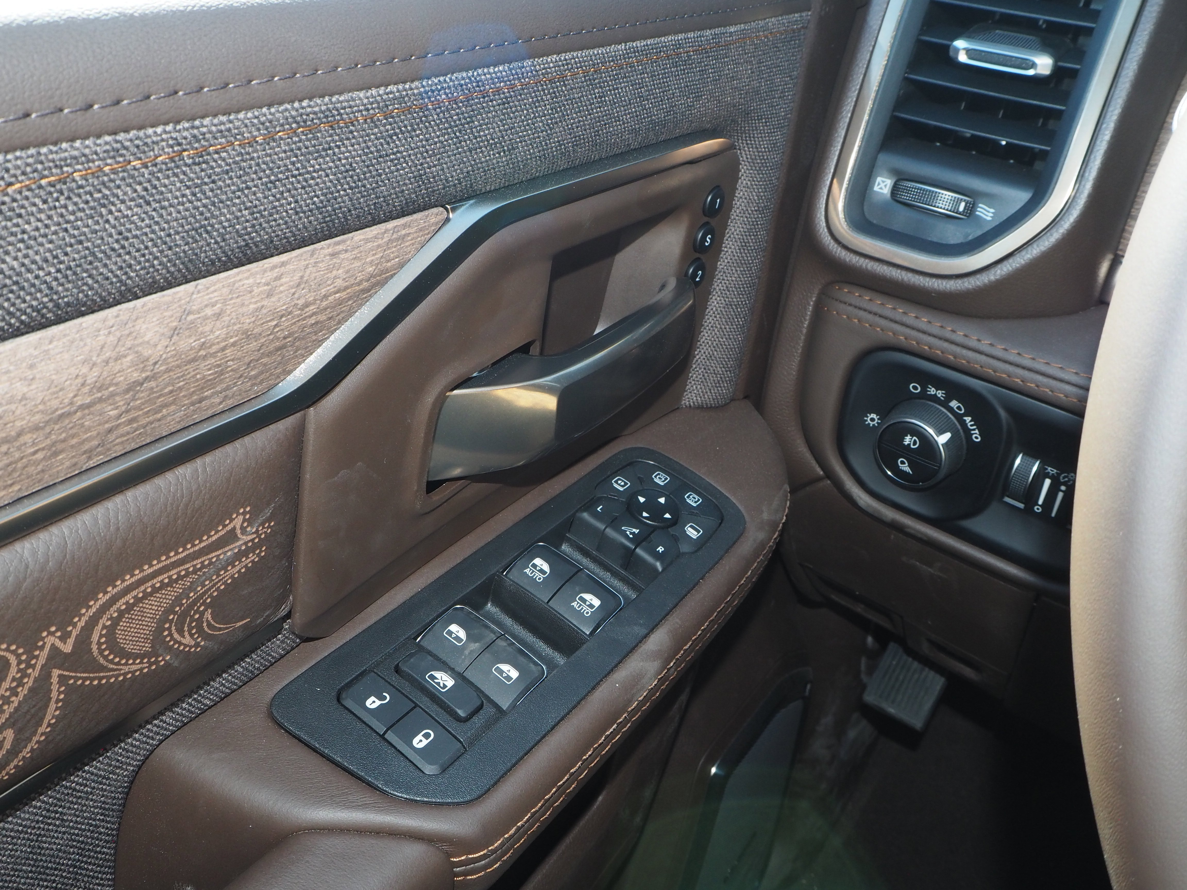 2025 RAM 2500 Limited - Photo 22