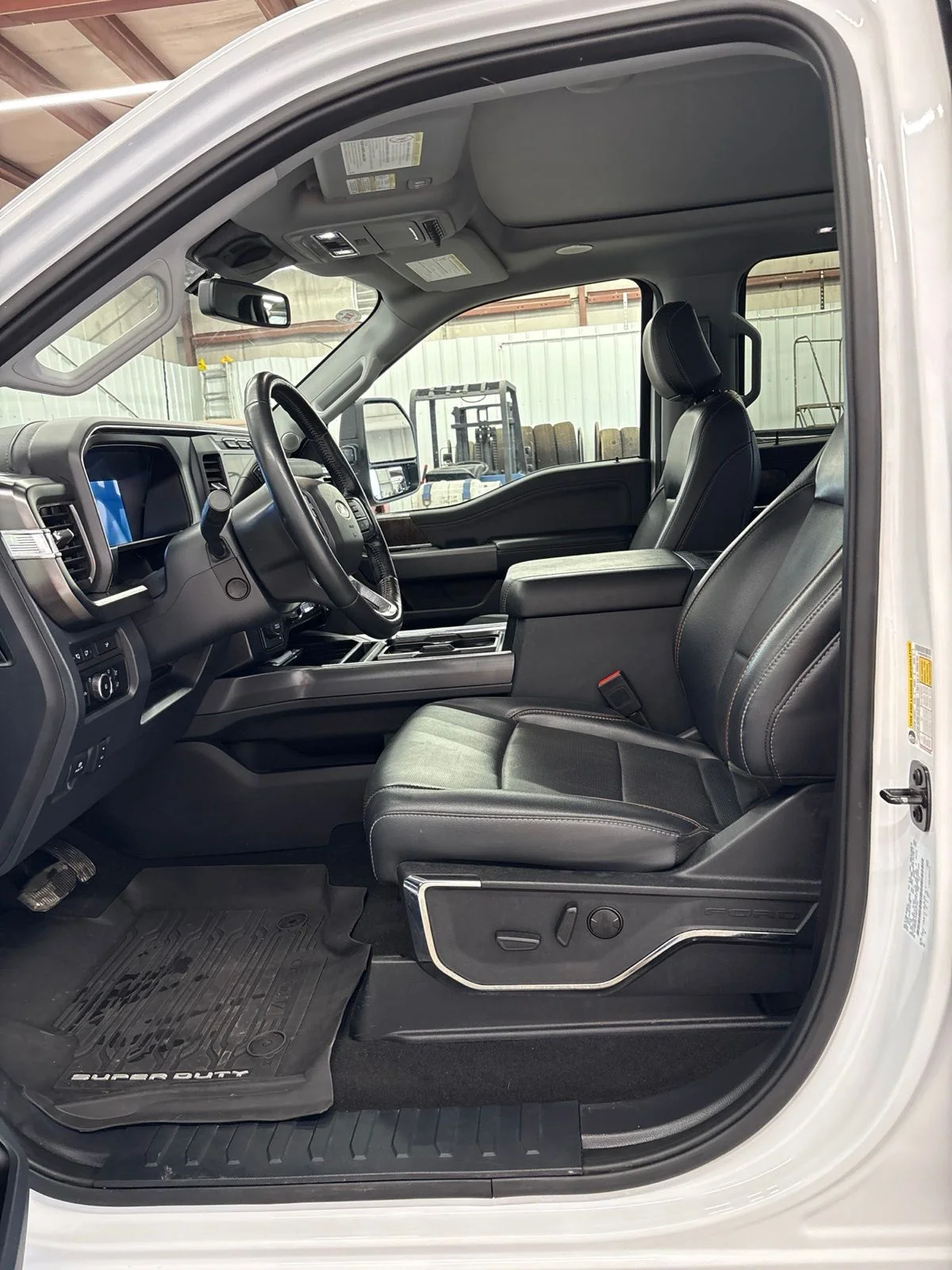 Used 2024 Oxford White Ford Lariat image 9