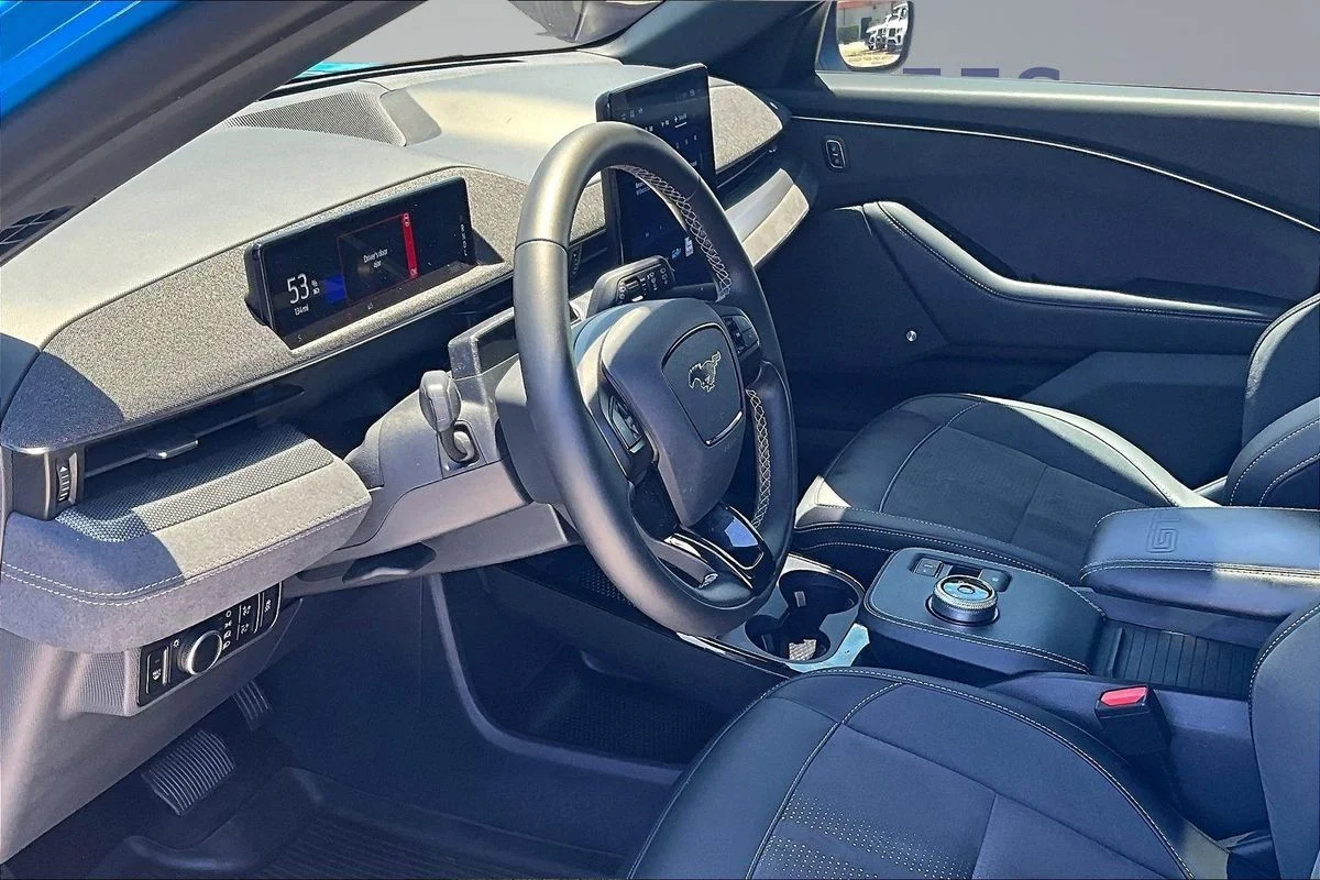 Used 2023  Ford GT image 17