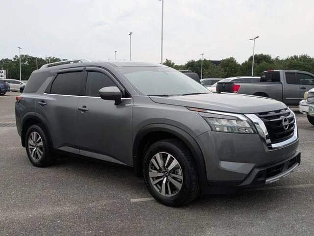 Used 2025 Gray Nissan SL image 7
