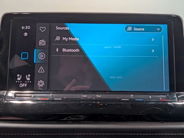 Used 2024  Volkswagen 2.0T SE w/Technology image 21