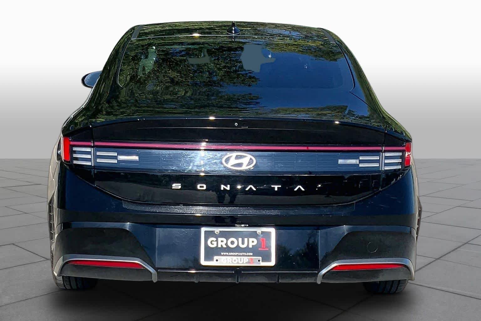 Used 2024 Onyx Black Hyundai SEL image 5