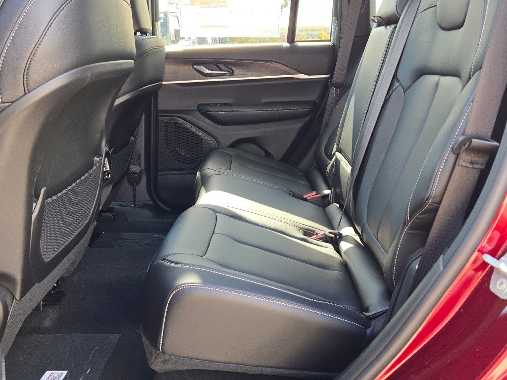 New 2025 Velvet Red Pearl-Coat Exterior Paint Jeep Limited image 19