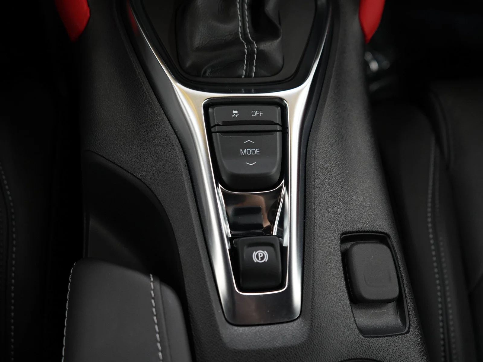Used 2024 Summit White Chevrolet 2LT image 21
