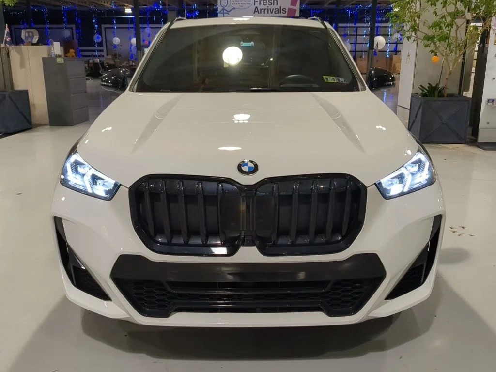 Used 2026 White BMW xDrive28i image 3