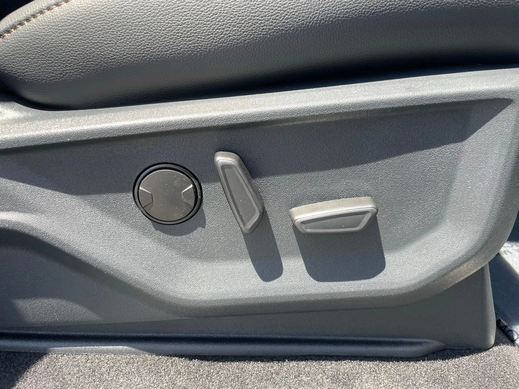 New 2026 Carbonized Gray Metallic Ford Lariat® image 62