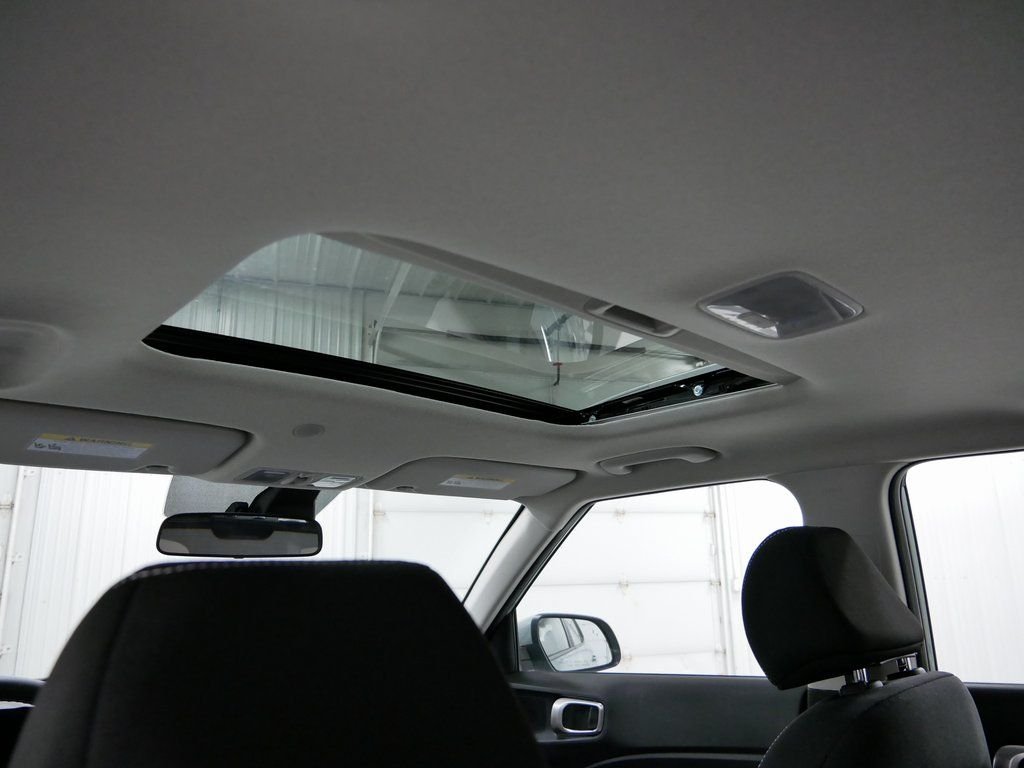 Certified Used 2025 Green Hyundai SEL image 12