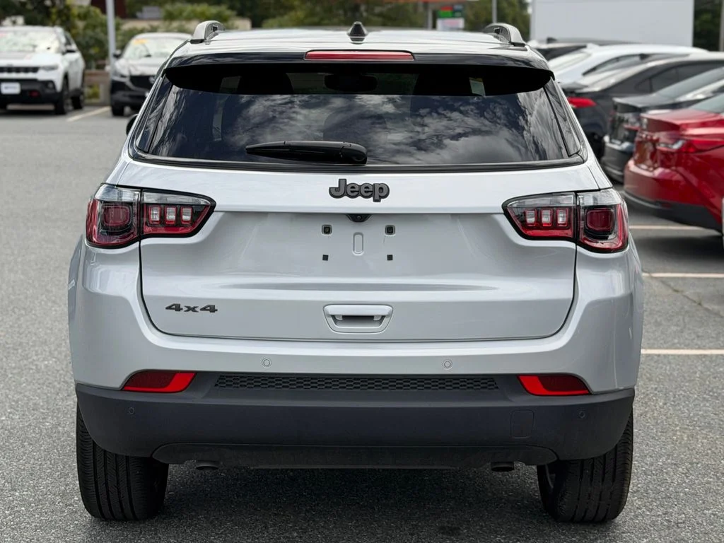 Used 2025 Silver Jeep Limited image 4