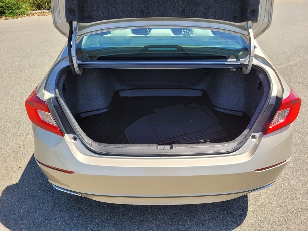 2018 Honda Accord LX - Photo 10