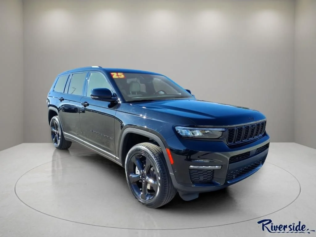 New 2025 Diamond Black Crystal Pearl-Coat Exterior Paint Jeep Limited image 1