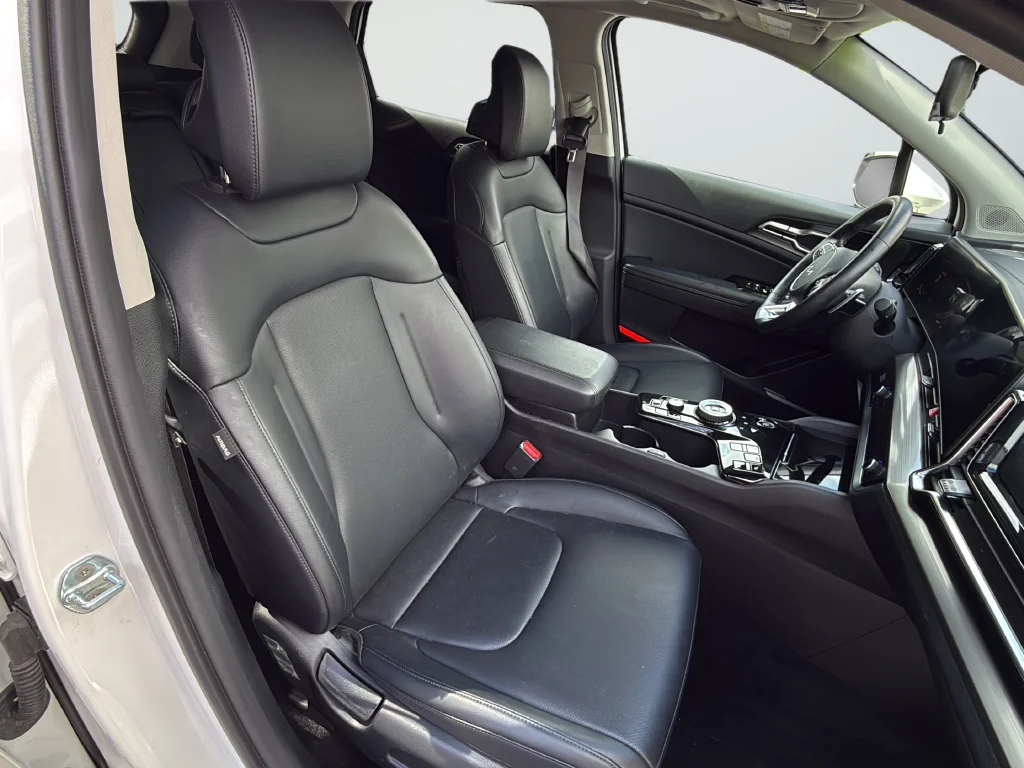 Used 2023 White Kia EX image 25