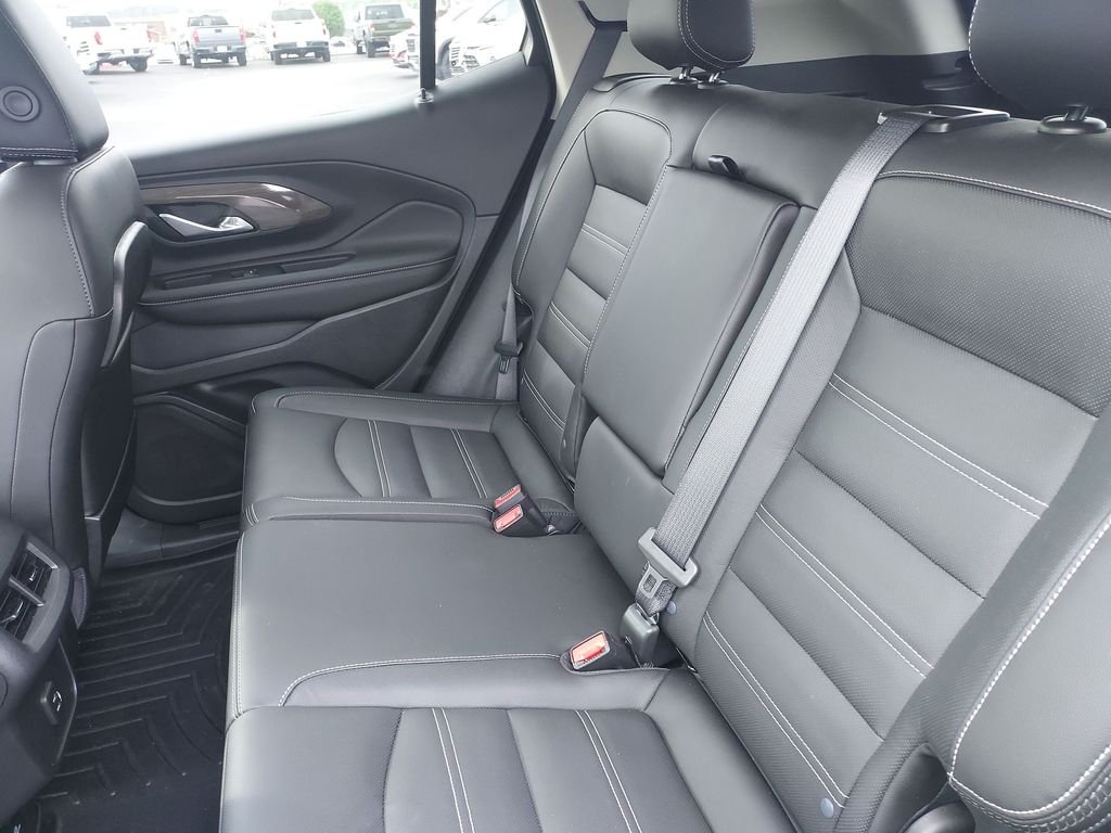 Used 2022 White GMC Denali image 28
