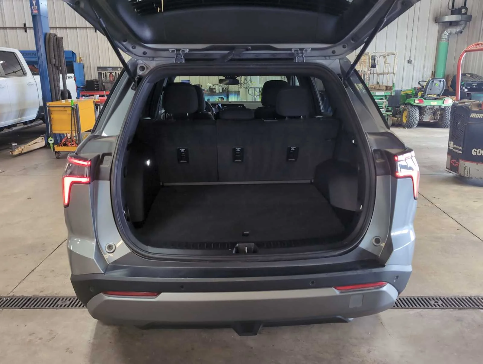 2025 Chevrolet Equinox LT - Photo 24
