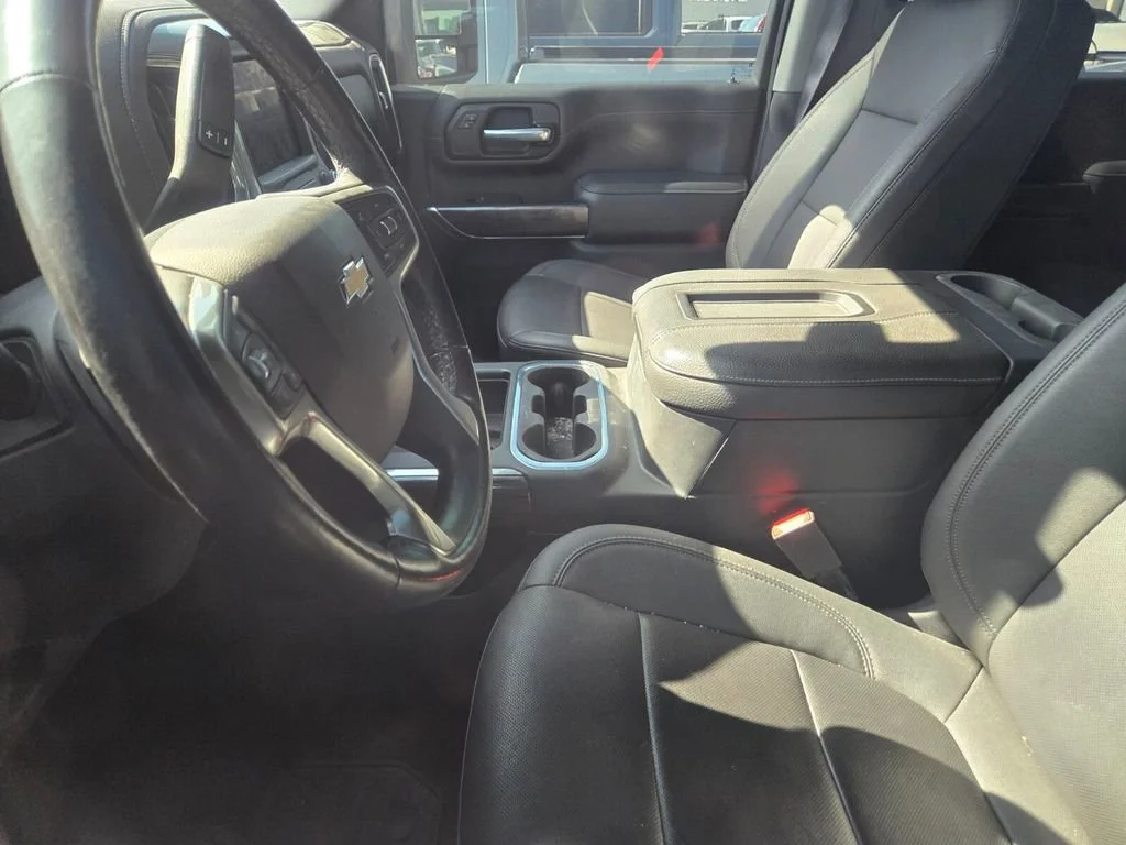 Used 2022 Summit White Chevrolet LTZ image 4
