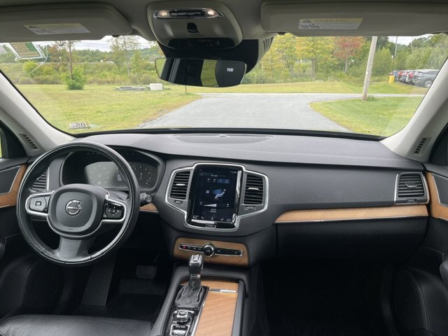 Used 2021 Black Volvo Momentum image 14