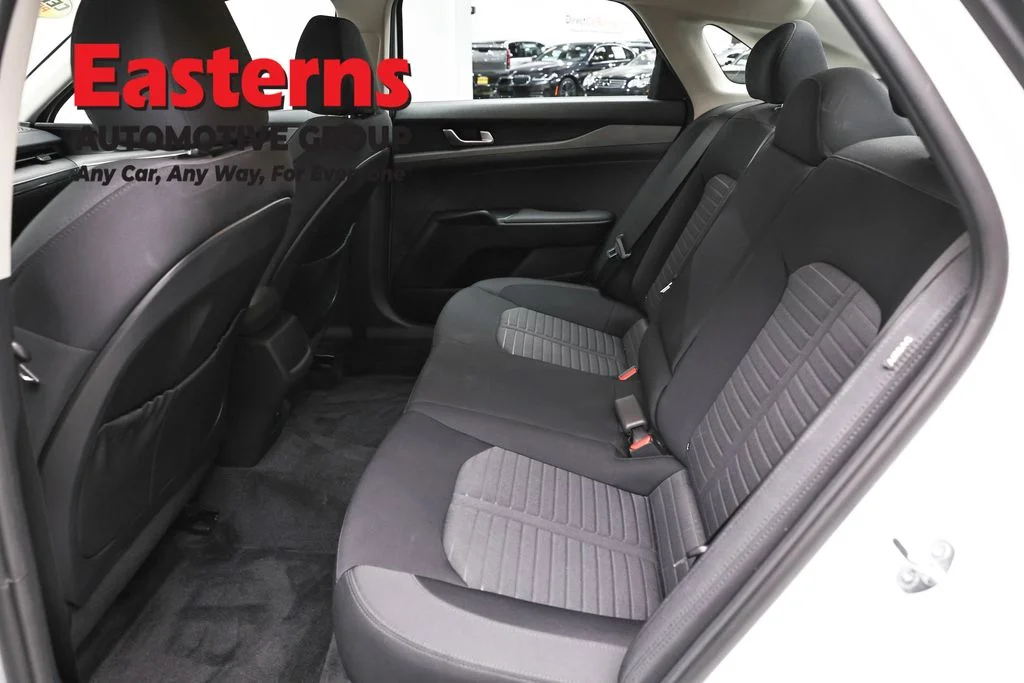 Used 2025 White Kia LXS image 21