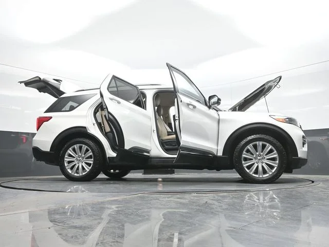 Used 2021 White Ford Limited image 31