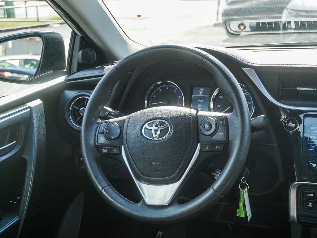 Used 2018 White Toyota SE image 16