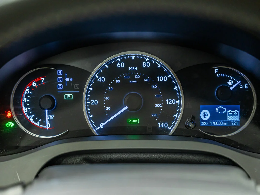 Used 2014 Pearl Lexus 200h image 30