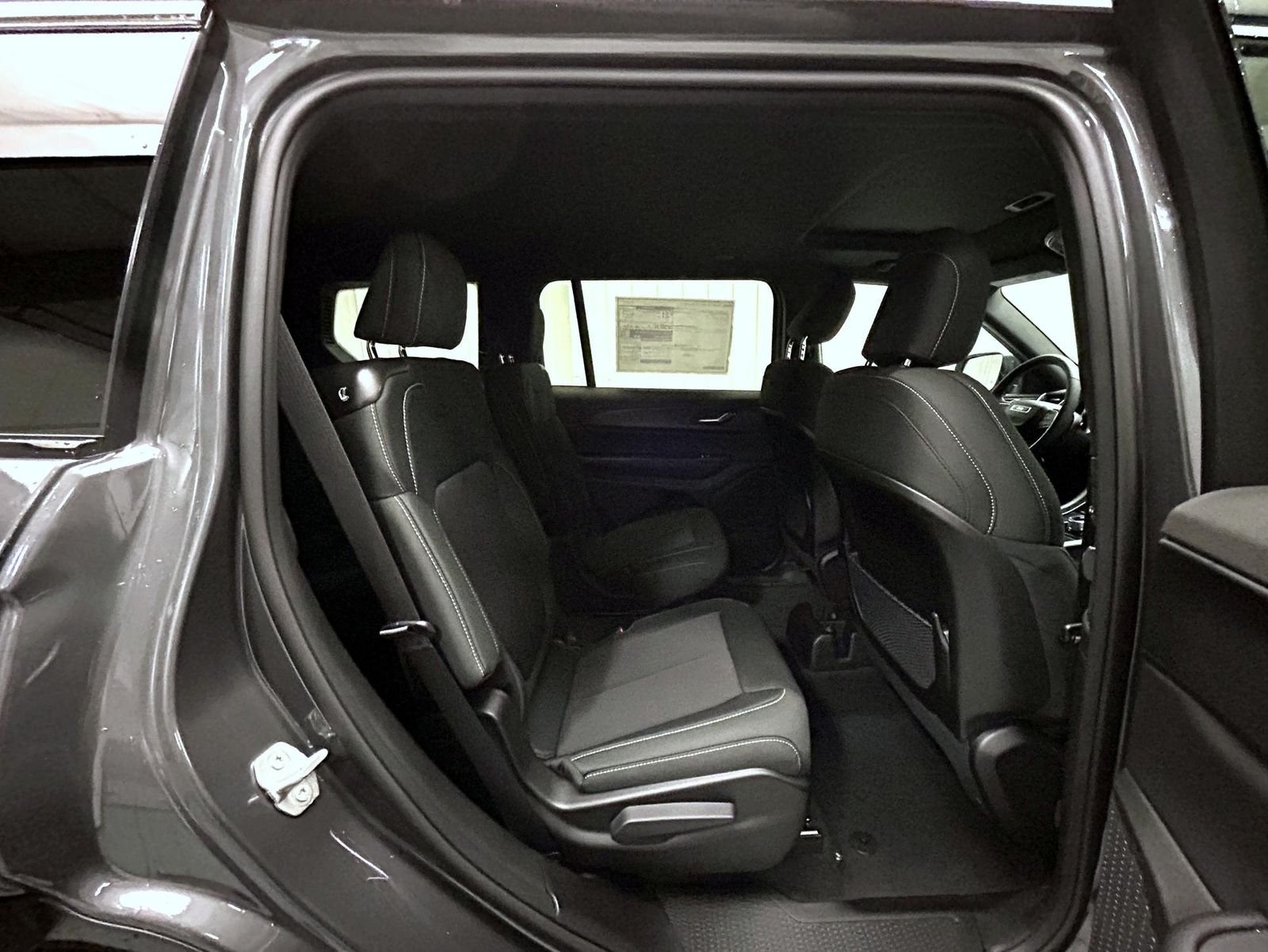 New 2026 Baltic Gray Metallic Clear-Coat Exterior Paint Jeep Laredo image 18