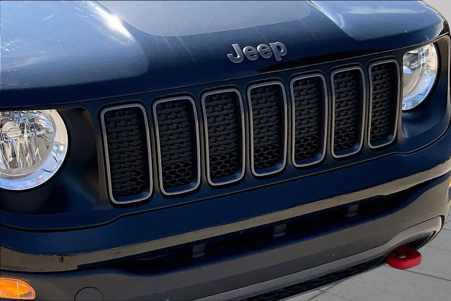 Certified Used 2022 BLACK CLEAR COAT Jeep Trailhawk image 29