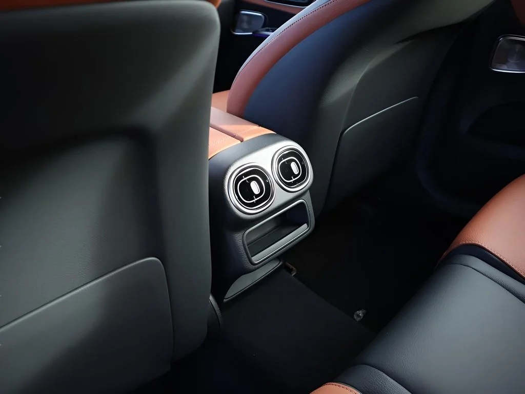 New 2026 MANUFAKTUR Moonlight White Metallic Mercedes-Benz GLC 43 AMG® image 25