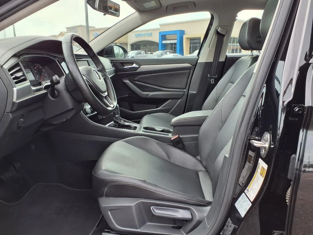 Used 2019 Black Volkswagen  image 4