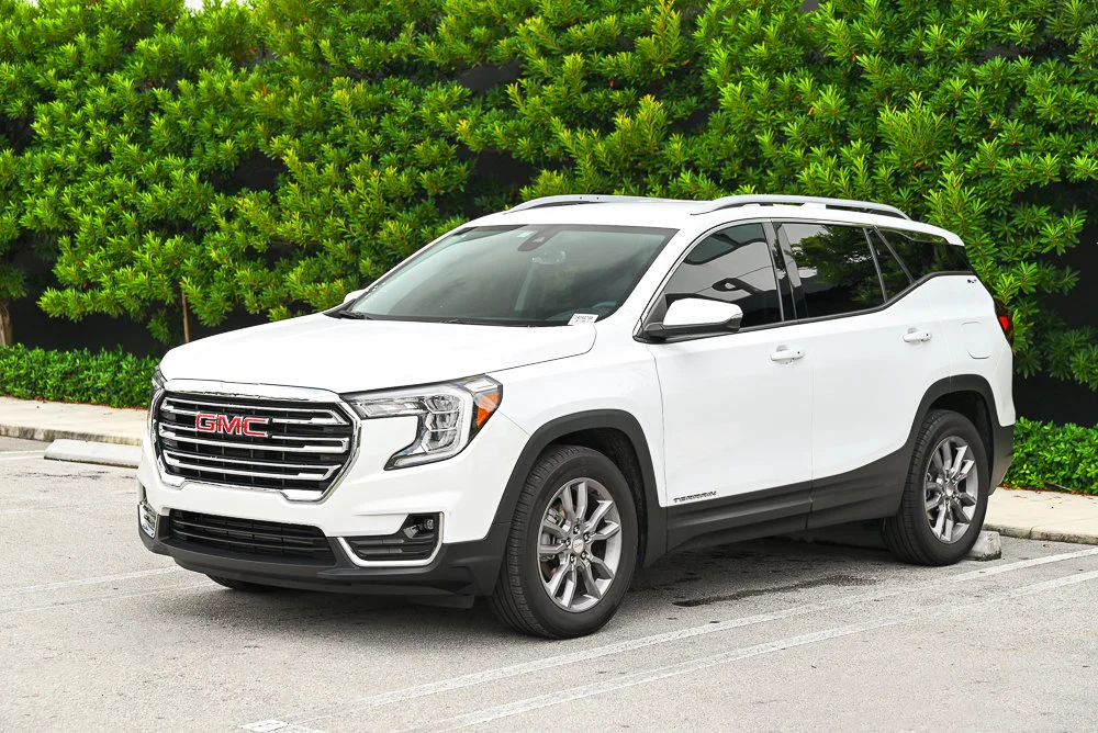 Used 2024 White GMC SLT image 1