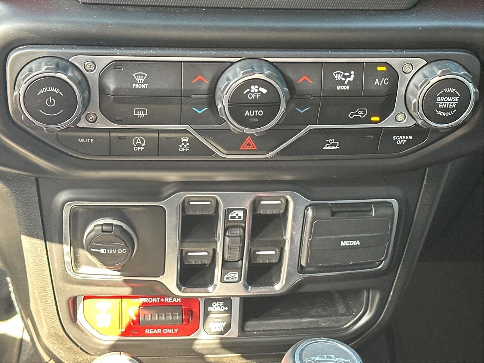 Used 2021 Bright White Clearcoat Jeep Rubicon image 26