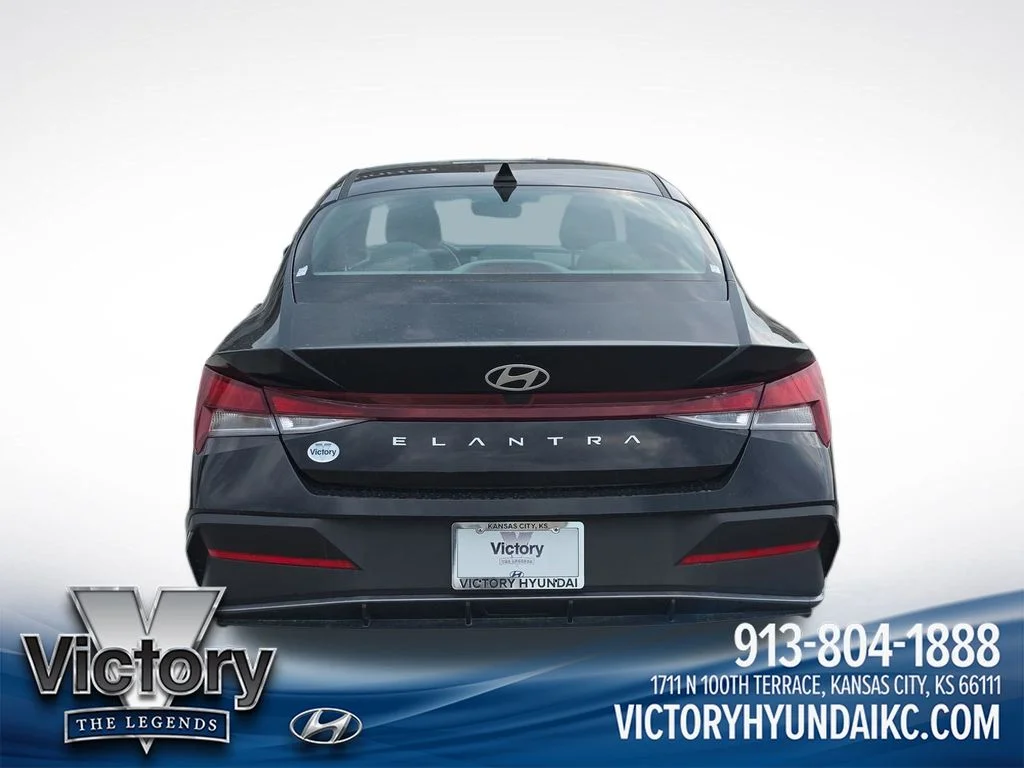 Used 2024 Black Hyundai SEL image 4