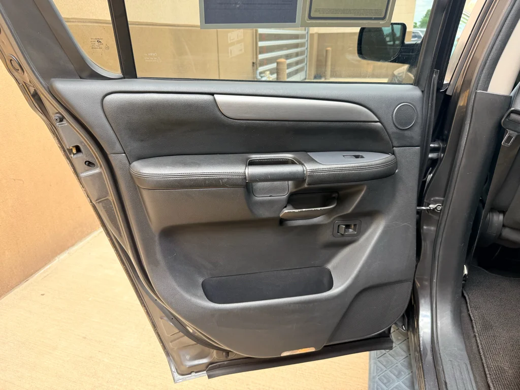 Used 2010 Smoke Nissan SE image 24